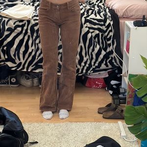 brandy melville brown corduroy pants!